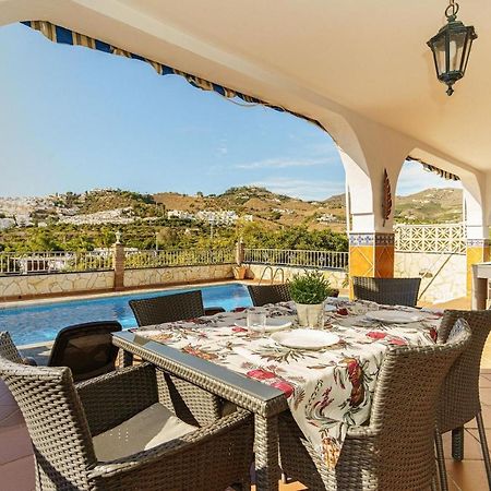 Villa Triana Нерха Екстериор снимка