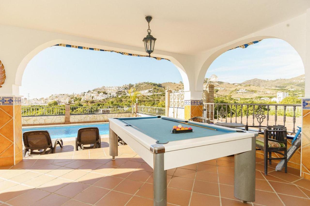 Villa Triana Нерха Екстериор снимка