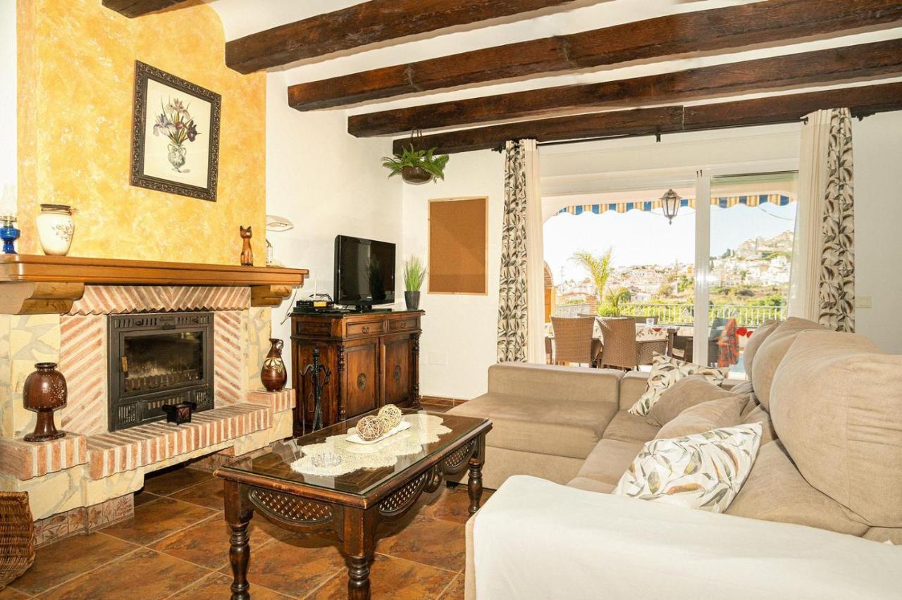 Villa Triana Нерха Екстериор снимка