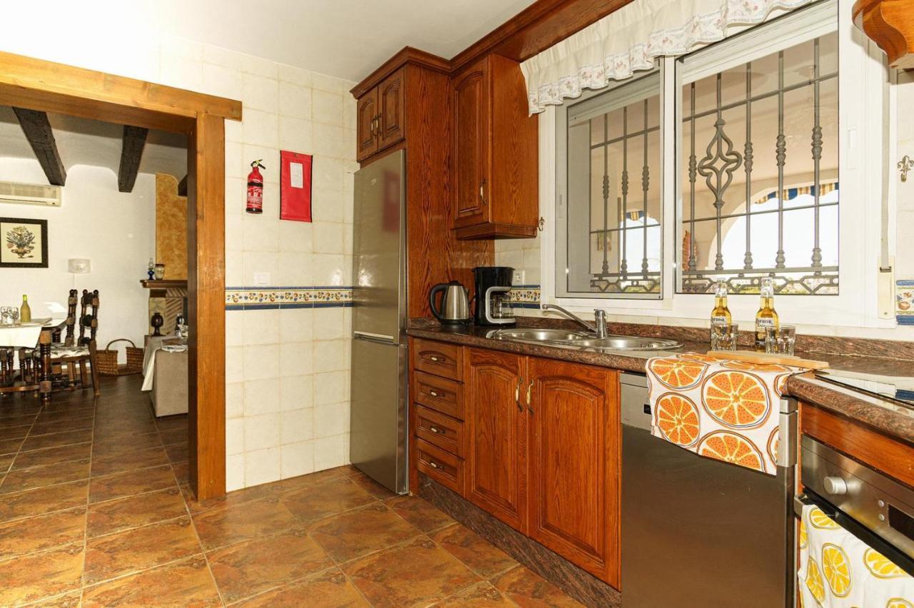 Villa Triana Нерха Екстериор снимка