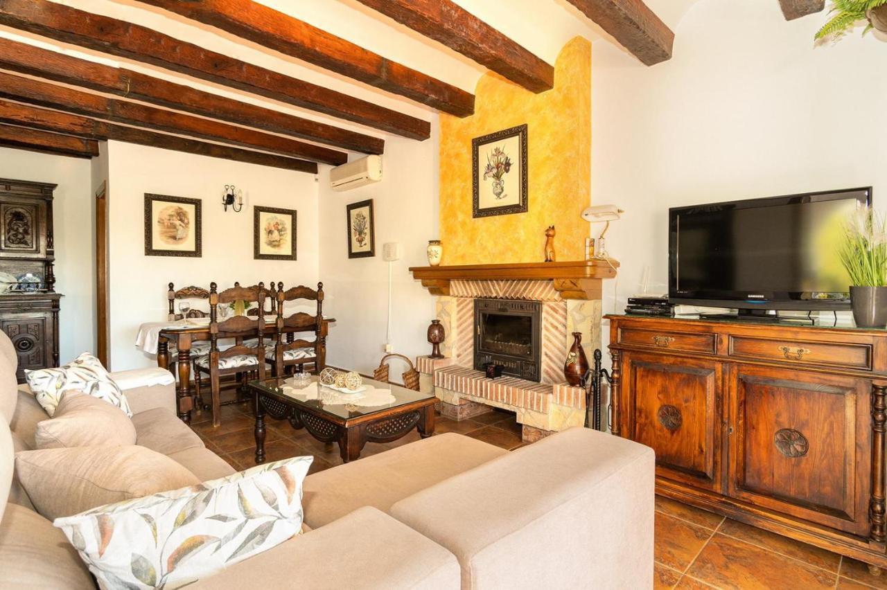 Villa Triana Нерха Екстериор снимка