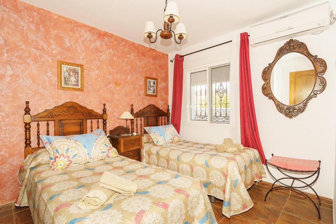 Villa Triana Нерха Екстериор снимка
