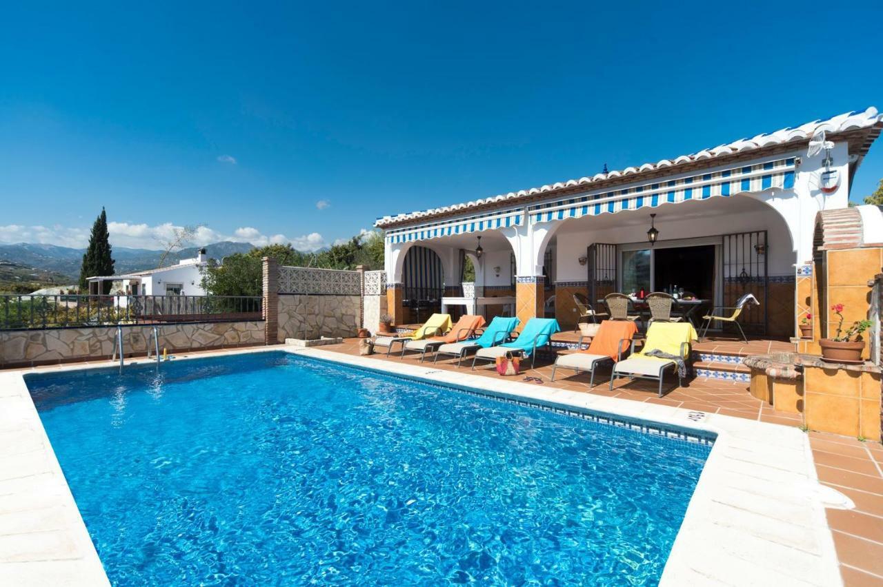Villa Triana Нерха Екстериор снимка