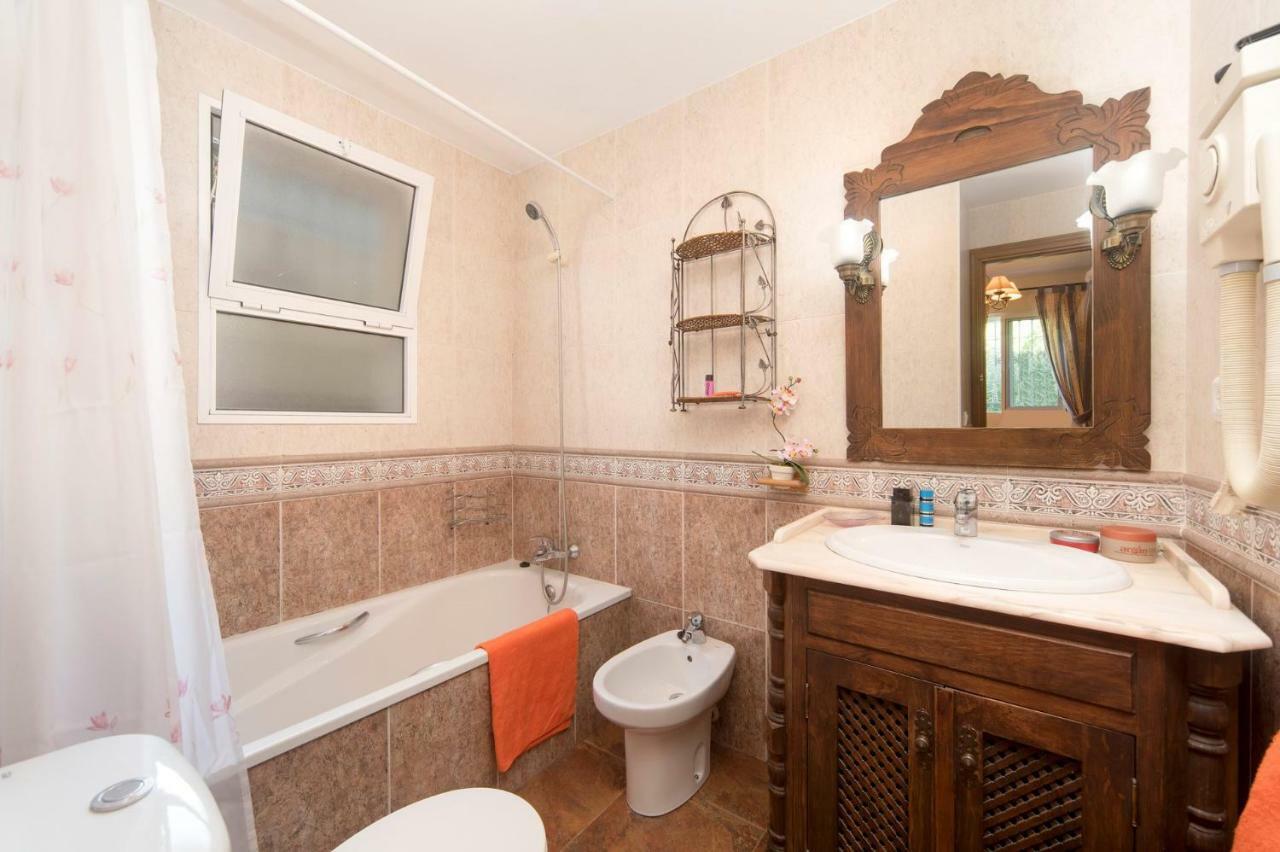 Villa Triana Нерха Екстериор снимка
